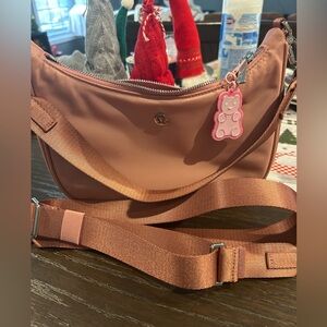 Lululemon City Essentials 3L shoulder bag